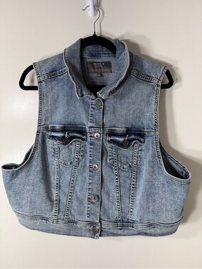 Torrid Floral Embroidered Light Blue Denim Vest Plus Size 2X